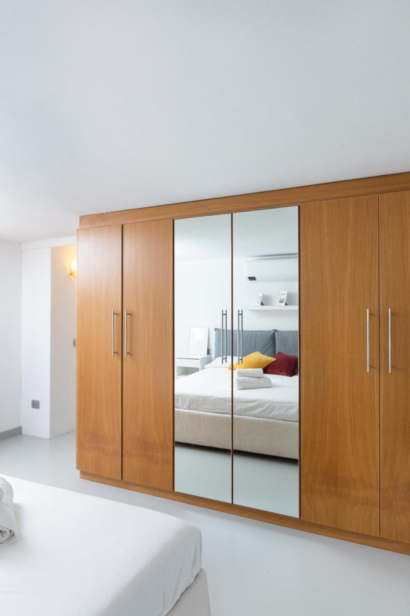 밀라노 White And Brown Exclusive Loft With Terrace - Free Parking - M2 Station 아파트 외부 사진