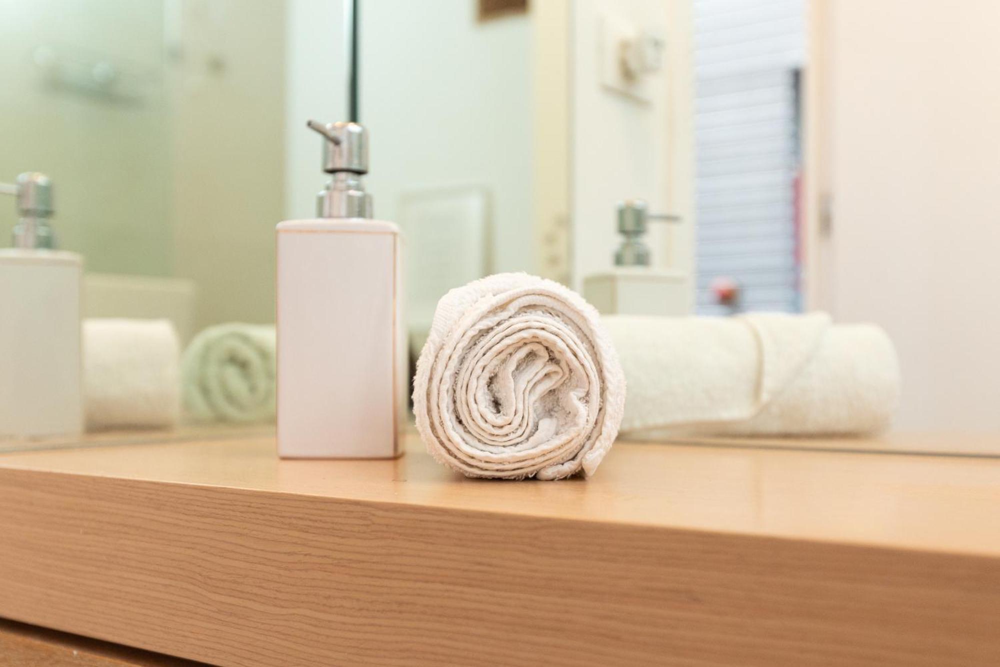 밀라노 White And Brown Exclusive Loft With Terrace - Free Parking - M2 Station 아파트 외부 사진