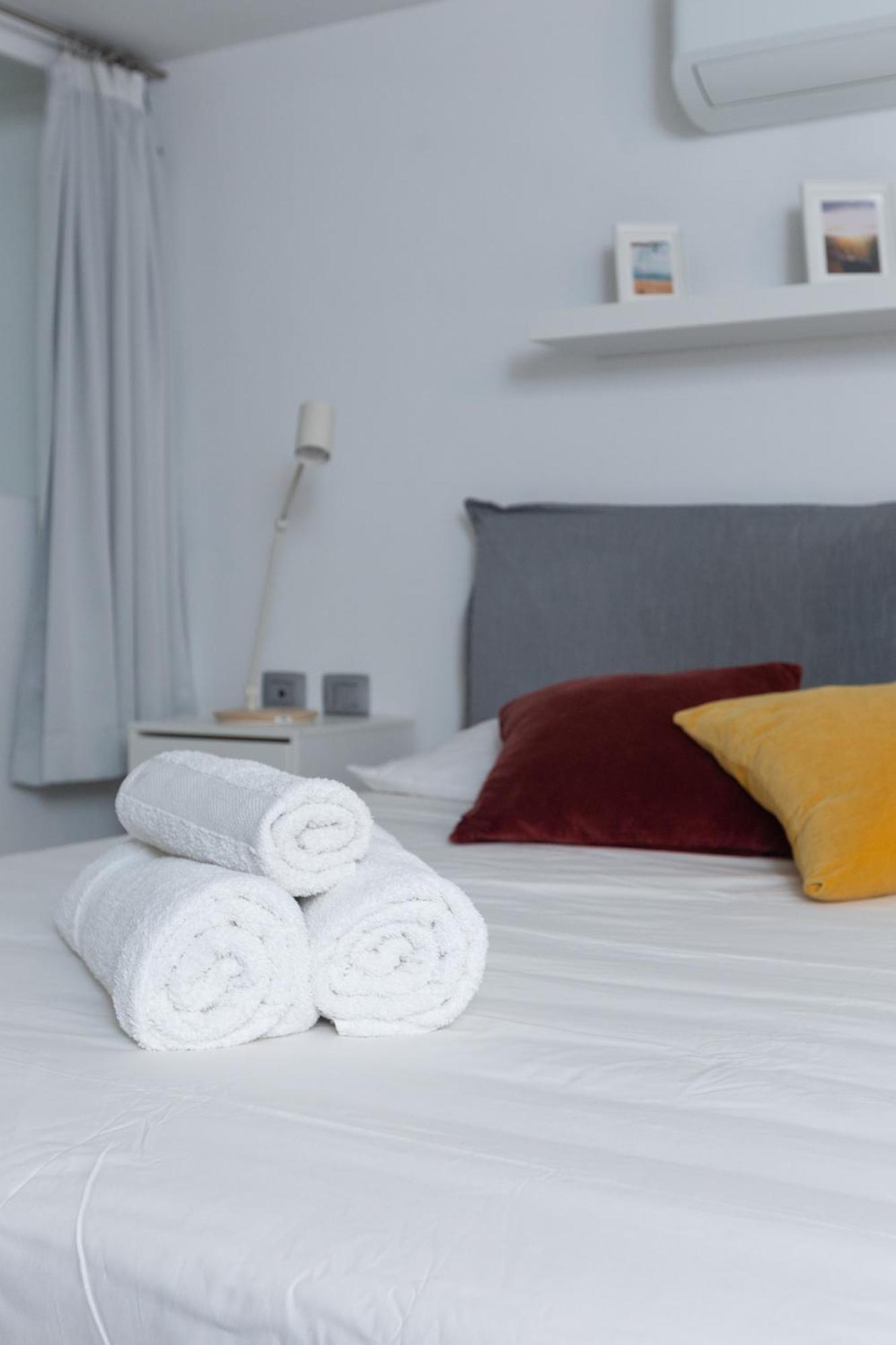 밀라노 White And Brown Exclusive Loft With Terrace - Free Parking - M2 Station 아파트 외부 사진