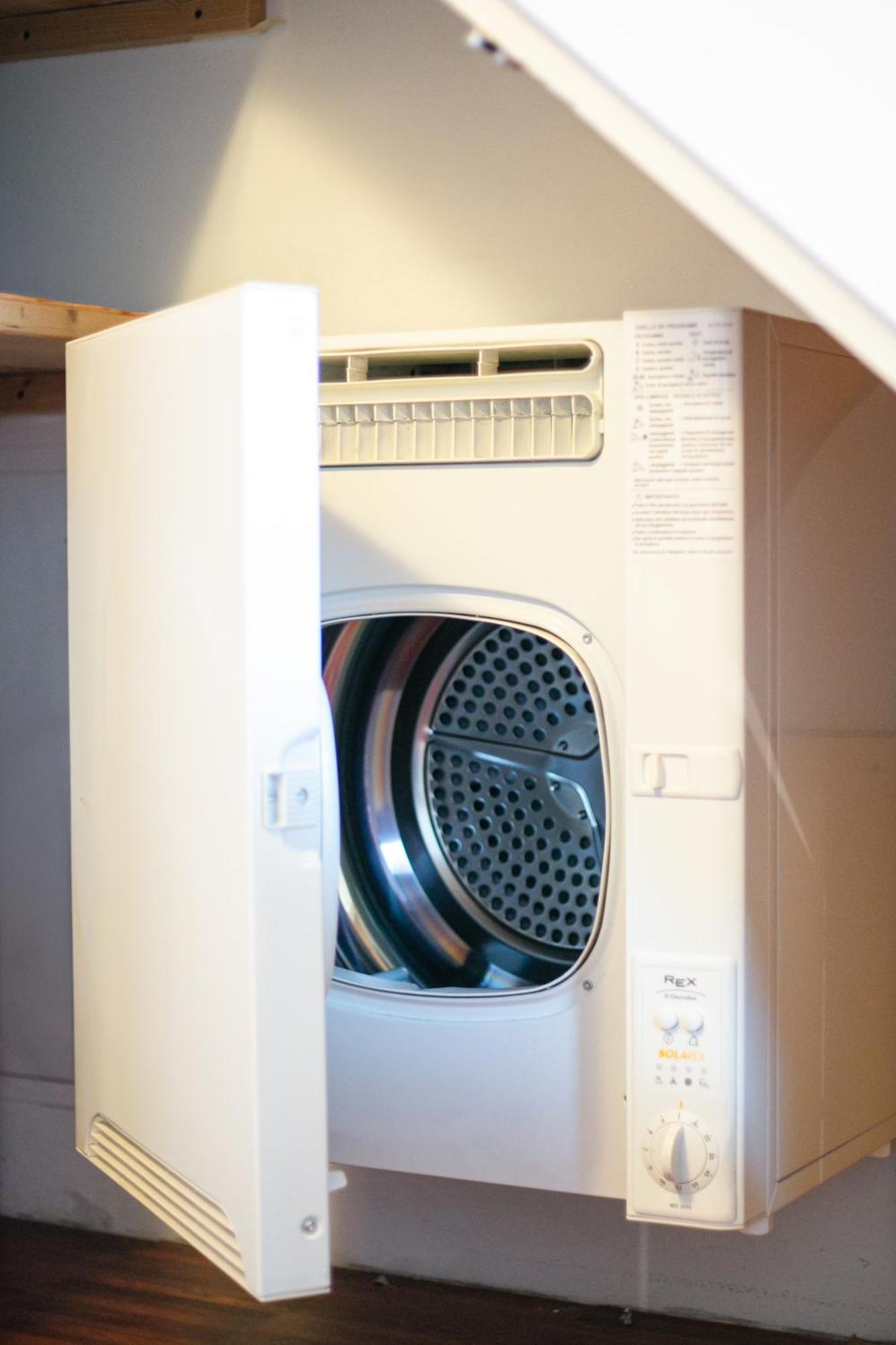 밀라노 White And Brown Exclusive Loft With Terrace - Free Parking - M2 Station 아파트 외부 사진