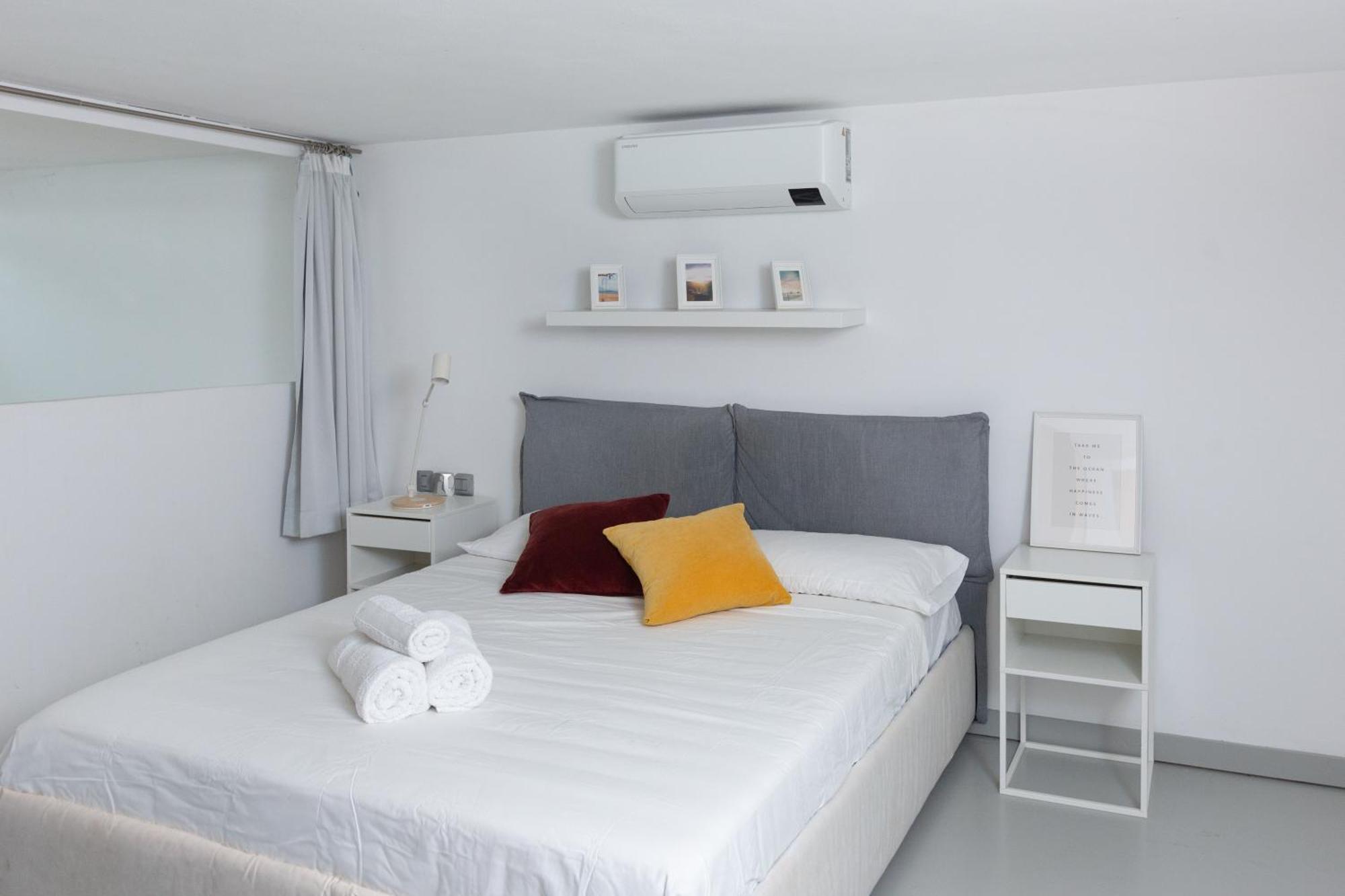 밀라노 White And Brown Exclusive Loft With Terrace - Free Parking - M2 Station 아파트 외부 사진