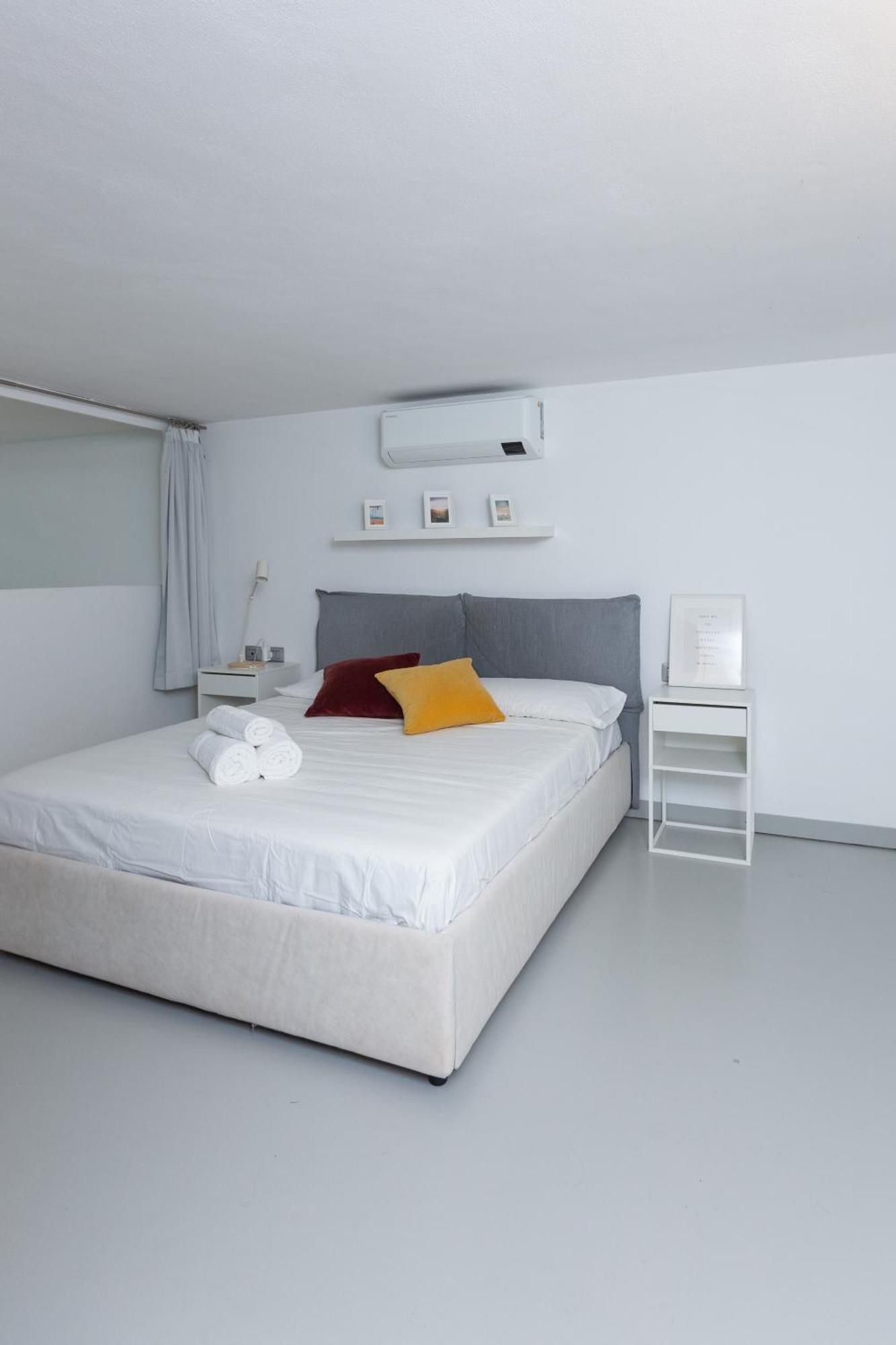 밀라노 White And Brown Exclusive Loft With Terrace - Free Parking - M2 Station 아파트 외부 사진